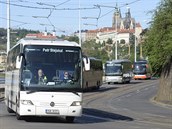 Demonstrativní jízda zájezdových autobusových dopravc Prahou 12. kvtna 2020.