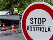 Vláda zakázala pobyt cizinců v Česku, výjimkou jsou cesty za zaměstnáním či studiem
