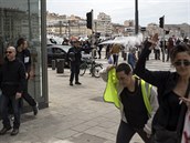 Francouzská policie zasáhla proti protestu hnutí lutých vest, které v nkolika...