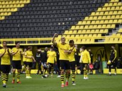 Fotbalisté Dortmundu pi návratu nmecké ligy po dvoumsíní koronavirové pauze...