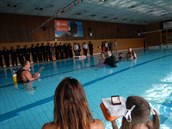 Oddávat v plavkách s dýchacím p�ístrojem asi hned tak n�co nep�ekoná.