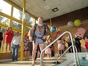 Oddávat v plavkách s dýchacím p�ístrojem asi hned tak n�co nep�ekoná.