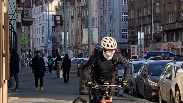 eský biker Kristián Hynek místo závod pomáhal. V rámci tréninku rozváel...