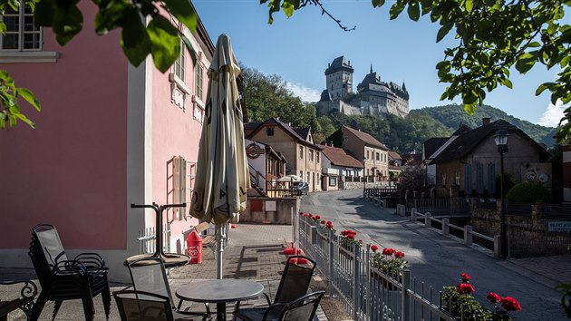 V pohádkové Noci na Karltejn nesmí na ikonický hrad tyící se nad Berounkou...