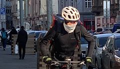 Firmy pomhaj. esk biker Kristin Hynek trnoval jinak, rozvel polvky od Bageterie Boulevard zdravotnkm