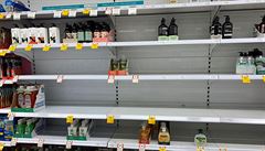 Prázdné regály s mýdly v australském supermarketu ve m�st� Canberra.