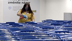 IKEA a další velcí prodejci nestíhají. Na nábytek se čeká i týdny