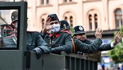 Centrem Brna dnes na okru�ní jízd� n�kolikrát projela historická auta, autobusy...