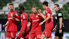 Fotbalisté Bayer Leverkusen se radují z branky do sítě Werderu Brémy. | na serveru Lidovky.cz | aktuální zprávy