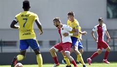 Zleva Cheick Oumar Conde ze Zlína, Marián Ková z Kromíe a Dominik Simerský...