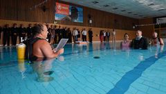 Oddávat v plavkách s dýchacím p�ístrojem asi hned tak n�co nep�ekoná.