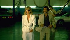 Snímek Zjizvená tvá (1983). Reie: Brian de Palma.