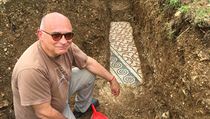 Mozaikov podlaha, kter prozrazuje umstn msk vily o rozloze zhruba 270...