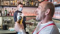 Bar a kavárna Reublicafé na Žižkově v pondělí přivítala prvního hosta po...