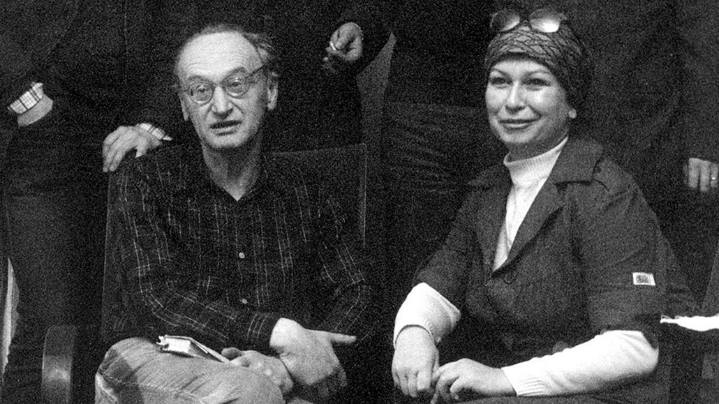 Mluví Charty 77: Jií Hájek (vlevo) a Zdena Tominová (vpravo)