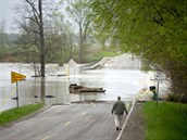 V americkém Michiganu se protrhly dvě přehrady, asi 10 tisíc lidí muselo opustit domov