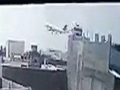 Kamery natoily letadlo pákistánských aerolinek vteiny ped tragickou nehodou.