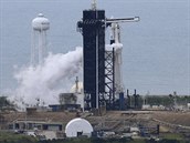 NASA odložila start Muskovy vesmírné lodi s posádkou. Historickou událost zhatilo počasí