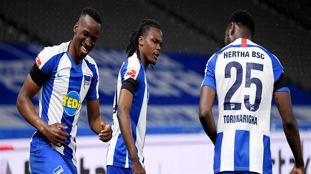 Hrá�i Herthy Berlín slaví gól