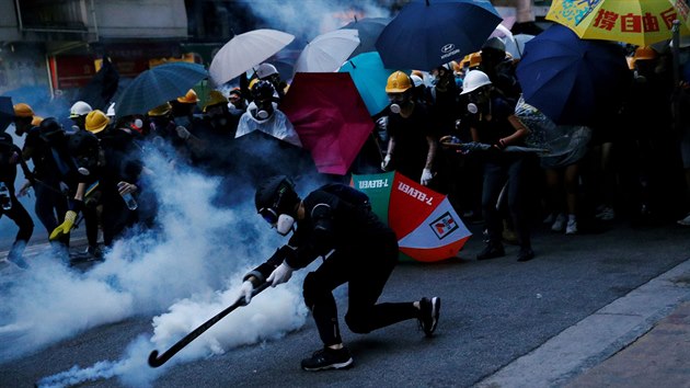 Podle agentury AFP byl minimáln jeden úastník protestu zadren.