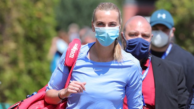 Petra Kvitová nastupuje k zápasu.