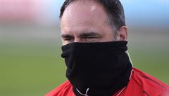 Trenér Slavie Jindich Trpiovský.