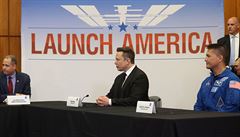 éf NASA Jim Bridenstine, zakladatel a majitel SpaceX Elon Musk a astronaut...