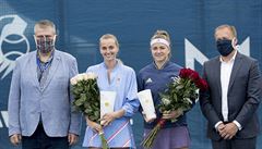 �enskou dvouhru si podmanila Petra Kvitová, je� v souboji o trofej p�ehrála...