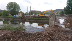 Jednou z nejv�t�ích investic leto�ního roku je stavba nového mostu p�es �eku...