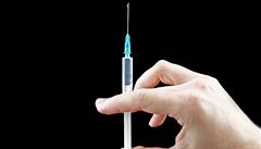 Dvě dávky nestačí. Lékaři plánují proti spalničkám očkovat i dospělé