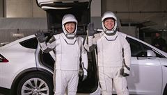 Astronauti Doug Hurley, vlevo, and Robert Behnken
