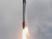 Muskova raketa zamíila na obnou dráhu.