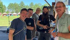 Band of Heysek a Kenny Brown (první zprava).