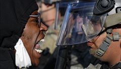 ernotí a afroamerití demonstranti protestující v Minnesot kvli policejní...
