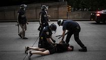 Newyorská policie zatýká demonstranty, kteří odmítli vyklidit ulice po začátku...