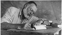 Spisovatel Ernest Hemingway.