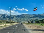 leny expedice Tatra kolem svta 2 vyetuje íránská policie.
