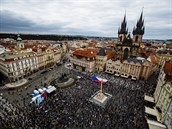 V Praze se lidé shromádili na Staromstském námstí