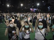 Lidé v Hongkongu uctili památku obtí krvavého potlaení prodemokratických...