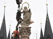 Na Staromstském námstí v Praze pokraoval 4. ervna 2020 socha Petr Váa a...