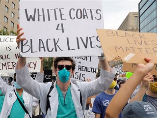 I zdravotnci podporuj hnut Black Lives Matter