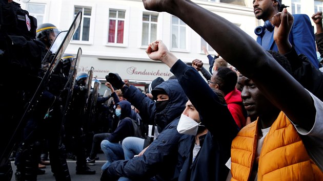 Ve Francouzích se o�ivilo dávné trauma ze smrti �ty�iadvacetiletého Adamy...