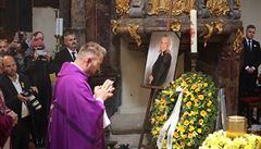 Zádu�ní m�e za zp�va�ku Evu Pilarovou.