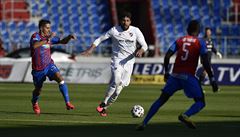 Stronati hraje pod tlakem ped dotírajícím ermákem.