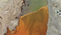 Z nádre elektrárny podle vyetovatel 29. kvtna uniklo více ne 21 000 tun...