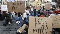 V Praze protestovaly stovky lidí proti rasismu a policejnímu násilí. Většinou to byli cizinci