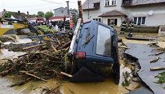 Hasiči odklízejí následky lokální povodně, která v noci na 8. června 2020... | na serveru Lidovky.cz | aktuální zprávy