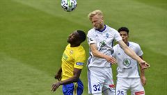 Zleva Lamin Jawo ze Zlína a Jaroslav Zelený a Marco Túlio z Boleslavi