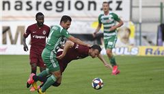 Zleva Josef Jind�i�ek z Bohemians a Libor Kozák ze Sparty.