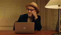 Snímek To musí být nebe (2020). Re�ie: Elia Suleiman.